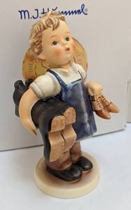 lot 176 image: Three Hummel Figurines