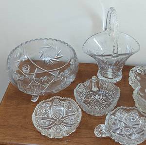 lot 178 image: Large Variety of Vintage CutPressed Glassware