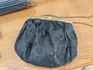 lot 179 image: Vintage Ladies Purse, Fans and More