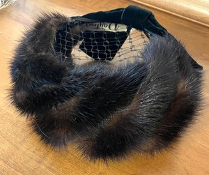 lot 197 image: 2 Vintage Hats and Hair Piece
