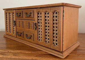 lot 187 image: Vintage Wooden Jewelry Organizer
