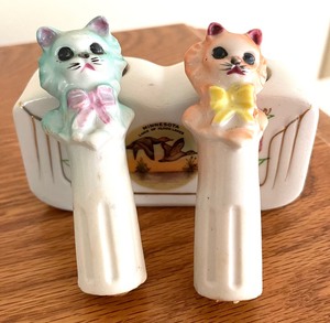 lot 208 image: 4 Sets of Salt and Pepper Shakers
