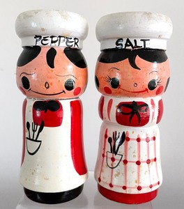 lot 209 image: 4 Sets of Adorable Vintage Salt and Pepper Shaker Sets