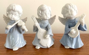lot 245 image: 5 Adorable Angel Figurines