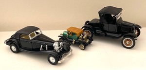 lot 247 image: Old Fashioned Car Grouping