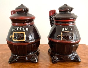 lot 248 image: 6 Sensational Sets of Salt and Pepper Shakers
