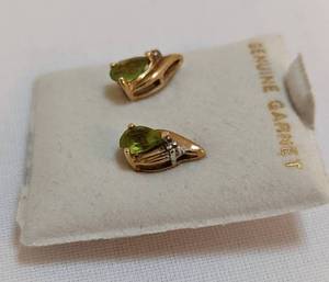 lot 37 image: 10k Gold Garnet Earrings