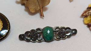 lot 35 image: Assorted Vintage Brooches