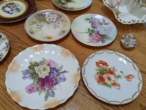 lot 227 image: Pretty Painted Vintage Dishes