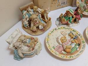 lot 231 image: Large Variety of Cherished Teddies #1