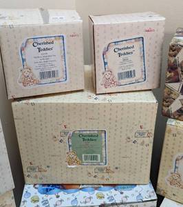 lot 232 image: Large Variety of Cherished Teddies #2