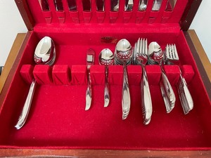 lot 67 image: WM. Rogers Oneida Community Stainless Silver Plated Flatware Set