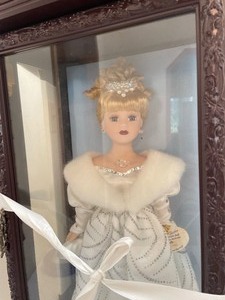 lot 79 image: Genuine Porcelain Doll From the 2000 Camellia Garden Collection