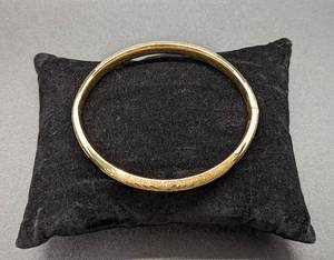 lot 39 image: 14k Gold Bangle Bracelet