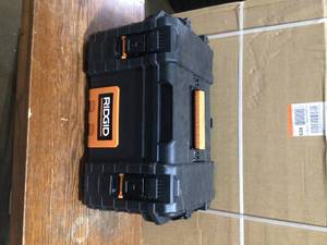 lot 9 image: RIDGID 22 in. Pro Tool Box, Black- Review all pictures - Customer Returns
