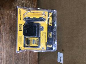 lot 21 image: 20-Volt MAX Compact Lithium-Ion 3.0Ah Battery Pack with 12-Volt to 20-Volt MAX Charger - Customer Returns -Review all pictures