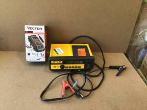 lot 59 image: Vector Power Inverter, Dewalt Engine Battery Starter, Customer Returns - Review all pictures