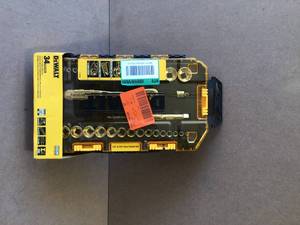 lot 62 image: DEWALT 14 in. and 38 in. Drive Socket Set (34-Piece), Customer Returns - Review all pictures