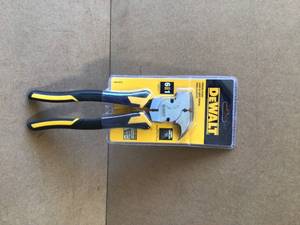 lot 65 image: DEWALT 10.75 in. Fencing Pliers - Customer Returns - Review all pictures
