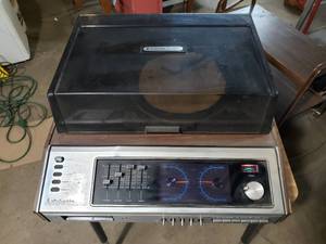lot 11 image: Juliette Turntable AM FM 8 Track Radio