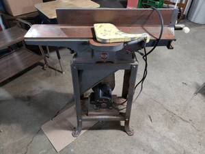 lot 19 image: Delta 6 Jointer