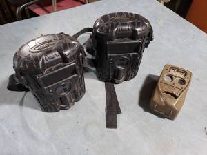 lot 35 image: Trail Cameras