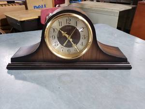 lot 41 image: Mantle Clock