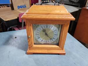 lot 42 image: Mantle Clock