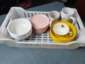 lot 71 image: Bowls Plates and Cups
