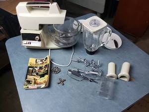 lot 72 image: Oster Kitchen Center