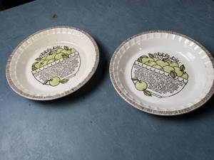 lot 73 image: Pie Serving Dishes