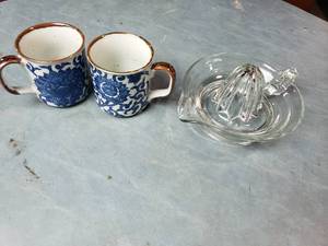 lot 79 image: Cups and Juicer