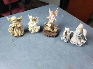 lot 90 image: Angels
