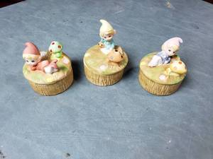 lot 95 image: Homco Trinket  Jewelry Boxes