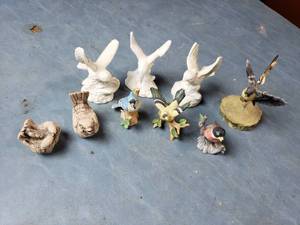 lot 96 image: Small Ceramic Birds