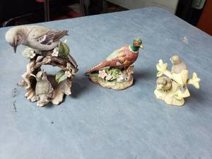 lot 97 image: Ceramic Birds