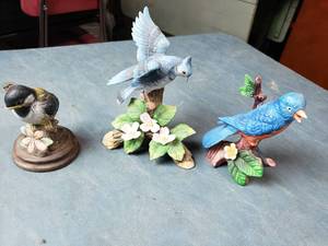 lot 98 image: Ceramic Birds
