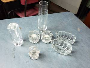 lot 102 image: Crystal Items