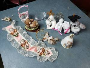 lot 104 image: Misc. Decorative Trinkets