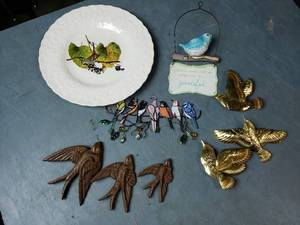 lot 105 image: Misc. Bird Decor