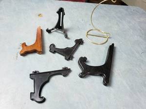lot 111 image: Plate Stands and Cup Display