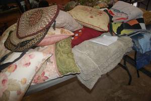 Blackout curtains, throw pillows an...