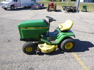 John Deere 160 Riding Lawn Mower