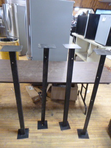 4 Metal Stands