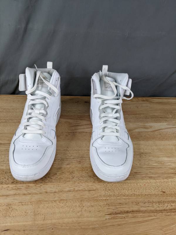 lot 196 image: Reebok Mens Resonator Mid Leather Basketball Shoe Size 11.5 N