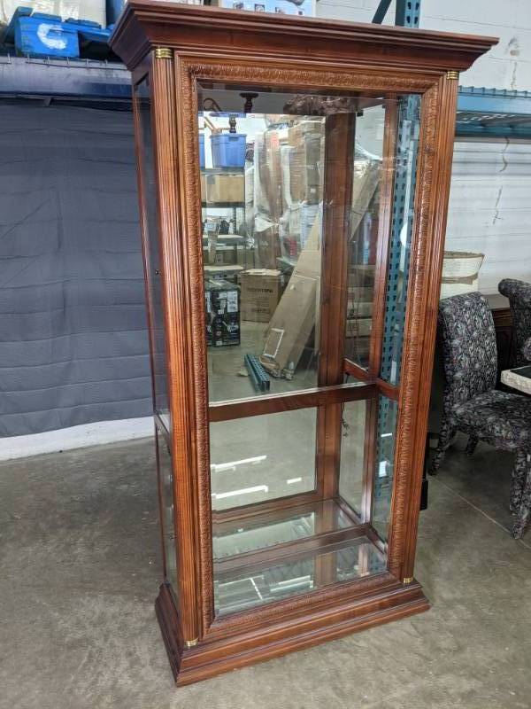 lot 40 image: Pulaski Furniture 4-Glass Shelf 80-Inch Curio Display Cabinet N