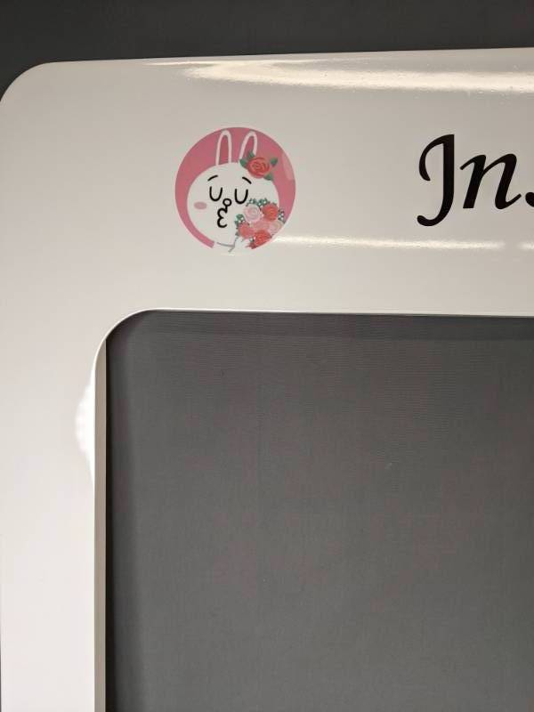 lot 19 image: Instagram Photo Booth Prop N