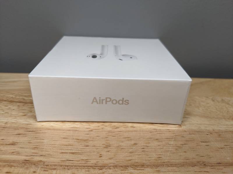 lot 10 image: Brand New Apple AirPods with Charging Case T