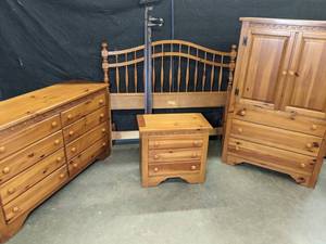 lot 113 image: Gorgeous Armoire, 8-Drawer Dresser, Night Stand and Full Size Head Board with Rails W