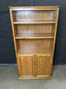 lot 115 image: 3-Shelf Traditional Library Bookcase with Lower Doors W